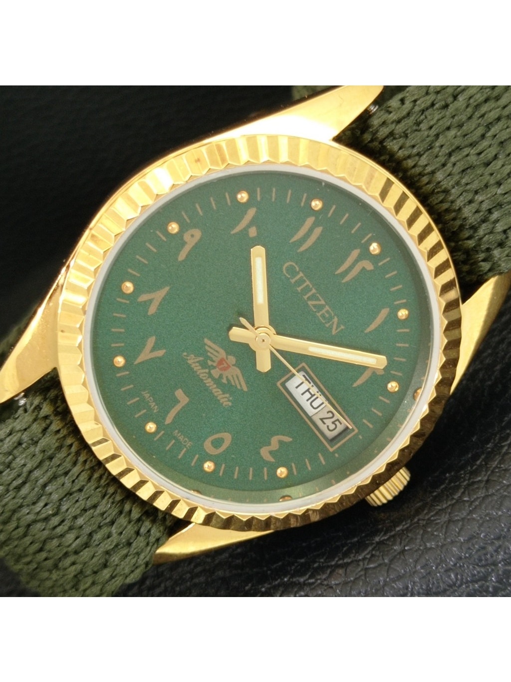 Vintage 1974 Citizen Automatic Mens Gold Watch WDaydate  Green Accents